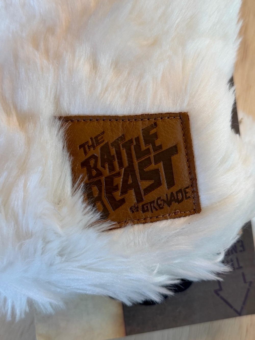 NWT White Faux Fur Grenade Gloves - Picture 4 of 6